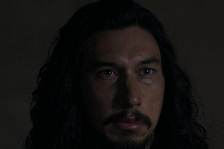 Jean de Carrouges (Matt Damon) und Jacques Le Gris (Adam Driver), zwei Freunden, die zu erbitterten Rivalen wurden. 