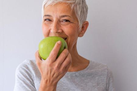 Von Äpfel bis Avocado: Wer diese Lebensmittel in seinen täglichen Speiseplan integriert, tut seiner Magen-Darm-Flora etwas G...