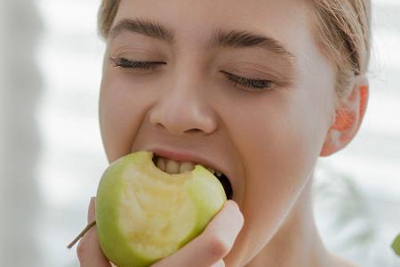Der Apfel ist ein altbekannter Helfer bei Durchfall oder Verstopfungen. Er versorgt die Darmbakterien mit Pektin und fördert...
