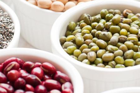 Hülsenfrüchte wie Erbsen, Bohnen und Linsen regen unsere Darmbakterien an, fleißig Buttersäure zu produzieren. Diese sorgt d...