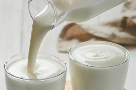 Kefir weist bis zu zehn Mal mehr gute Bakterien auf als Joghurt - und entpuppt sich deshalb als wunderbare Verdauungsstütze.