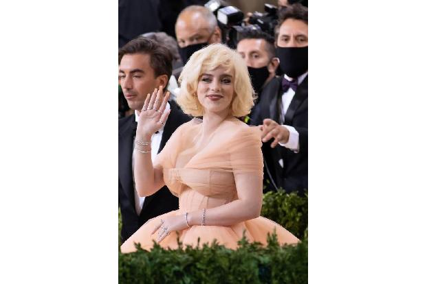 Billie Eilish erinnerte mit ihrem Tüll-Korsett von Oscar de la Renta an Marilyn Monroe. Mit ihren gerade einmal 19 Jahren sc...