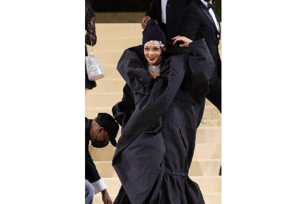 Rihanna verdrehte wieder einmal allen die Köpfe, getreu dem Party-Motto 'A Lexicon Of Fashion'. Die Musikerin...