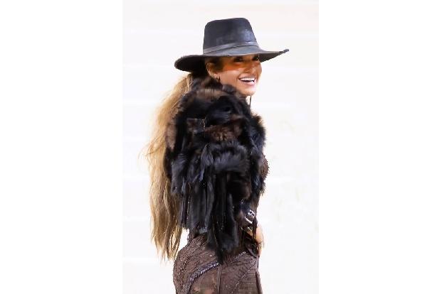 Jennifer Lopez hatte sich für einen coolen Look von Ralph Lauren entschieden.