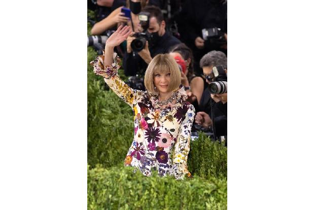 Anna Wintour kennt Mode wie keine andere. Die 'Vogue'-Chefredakteurin erschien in einem geblümten Traum von Oscar de la Renta.