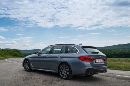 Eine moderatere Verteuerung ist beim BMW 530D Touring zu verzeichnen. Seine Haftpflicht-Klasse verschlechtert sich um eine S...