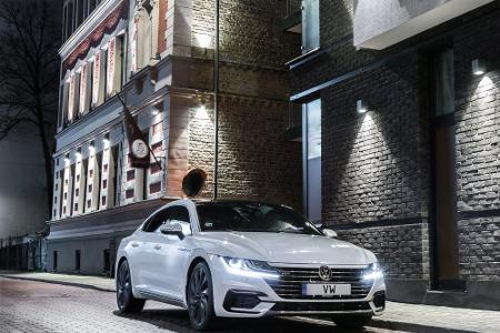 Wer einen VW Arteon 2.0 TSI sein Eigen nennt, bleibt in der gleichen Haftpflicht-Klasse wie im Vorjahr. In die nächsthöhere ...