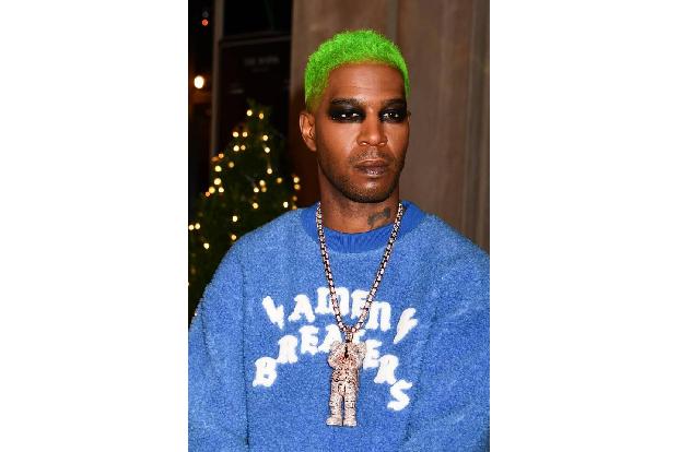 Rapper Kid Cudi mag aussehen, als sei er gerade aufgestanden und beim Augen-Make-Up ausgerutscht, aber der Look erforderte s...