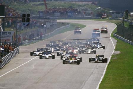 Die Formel 1 gastiert an diesem Wochenende endlich wieder in Zandvoort. 1985 war das zuvor das letzte Mal der Fall. So sah d...