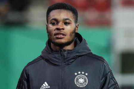 Fiel gegen Liechtenstein mit schlechten Flanken und unerklärlichen Fehlern am Ball auf. Wurde danach von Flick nicht mehr be...