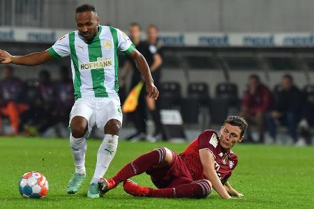 War in der Offensive zu ungenau. Kam kurz nach dem Wiederanpfiff zu spät gegen Green. Bekam für sein hartes Einsteigen die R...