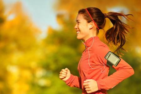 Konkurrent Nike bietet gleich zwei kostenlose Apps an: 