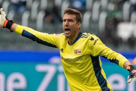 Zeigte bei seiner ersten Prüfung gegen Choupo-Moting und Müller einen starken Doppelreflex (18.). Hinterließ auch danach ein...