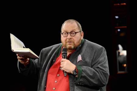 Er ist einer der beliebtesten Schauspieler, Kabarettisten und Moderatoren Deutschlands: 