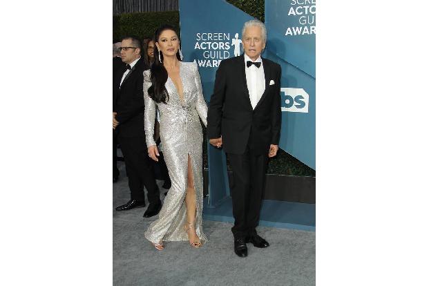 Michael Douglas ist der Sohn von Legende Kirk Douglas. Mit seiner Ehefrau Catherine Zeta-Jones hat Michael zwei Kinder: den ...
