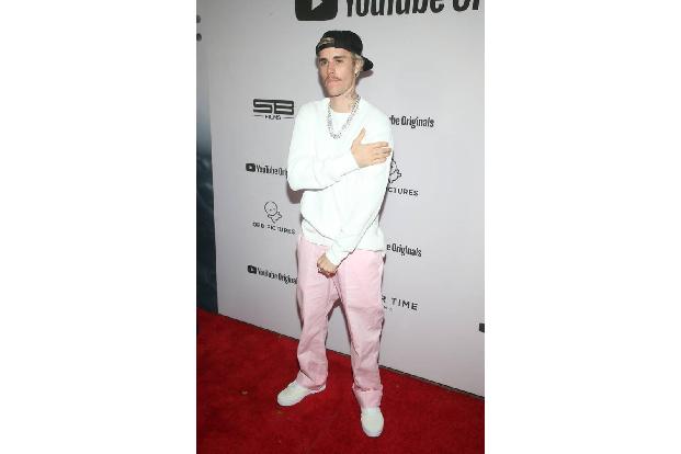 Um noch einmal auf Justin Bieber zu sprechen zu klommen: 2012 nahm er mit Rapperin Nicki Minaj 'Beauty and a Beat' auf. Vie...