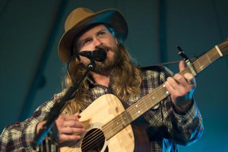 Die Folk-Band Mighty Oaks aus Berlin feierte ihren Durchbruch im Jahr 2014 mit ihrem Album 