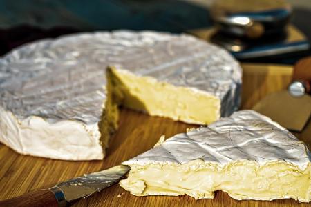 Wird Weichkäse wie Camembert oder Brie eingefroren, entstehen durch den hohen Wassergehalt Eiskristalle. Die sorgen nach dem...