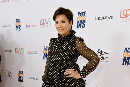 2007 hatte Reality-TV-Star Kris Jenner (65) ein pralles Dekolleté und zeigte dies auch gerne. 2012 entschied sie sich für ei...