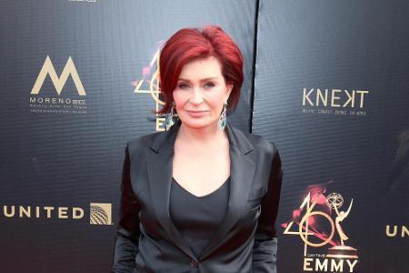 2011 ließ sich Moderatorin Sharon Osbourne (68) ihre Brustimplantate durch kleinere ersetzen, bevor sie sich 2012 aus Angst ...
