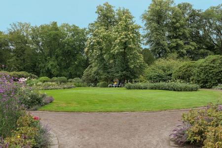 Auf Platz zehn: Oldenburg. Die niedersächsische Stadt wartet mit 14,44 Quadratmeter Grünfläche pro Einwohner auf. Neben dem ...