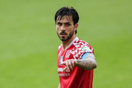 Latza ist der erste feststehende Neuzugang für die neue Saison. Der 31-Jährige kommt ablösefrei aus Mainz. Der Routinier ken...