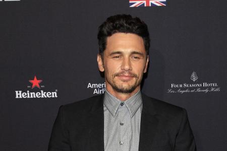 Heute ist James Franco (42) ein gefragter Schauspieler, nach seinem Uni-Abbruch hielt er sich beim Burger-Riesen McDonald's ...