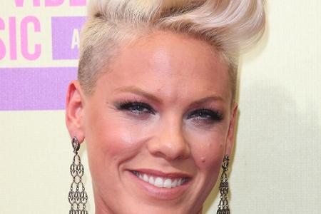 Sängerin Pink (41) arbeitete sowohl bei McDonald's als auch bei Pizza Hut. Die Zeit bei der Burger-Kette beschrieb sie späte...