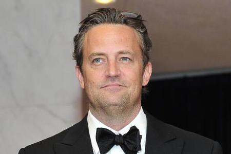 Matthew Perry bleibt als Spaßvogel Chandler Bing in 'Friends' unvergessen. Fans der Kultserie sehnen eine Wiedervereinigung ...