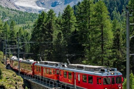 Es muss nicht immer das Flugzeug oder das Auto sein - auch mit der Bahn lässt es sich wunderbar in den Urlaub fahren. Vor al...