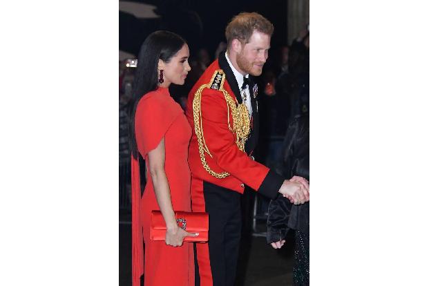Prinz Harry und Herzogin Meghan meldeten sich auch zu Wort. Der Enkel der Queen kennt Afghanistan, er war dort zweimal als S...
