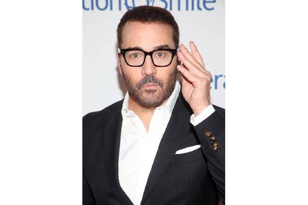 Jeremy Piven kämpfte mit einer Theaterproduktion, die nicht glauben wollte, dass er 2008 eine Bleivergiftung wegen zu viel S...