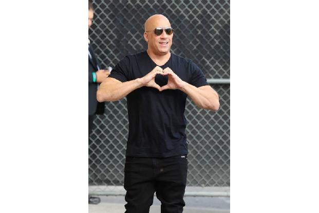 Und noch ein richtiger Actionstar: Vin Diesel rettete 2001 eine gesamte Familie. Er hatte einen Unfall beobachtet und konnte...