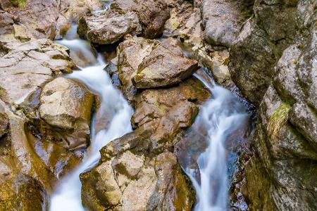 Wie wäre es mit Canyoning durch die Starzlachklamm? Sie entstand durch die Starzlach, die in 1.070 Metern Höhe entspringt. M...