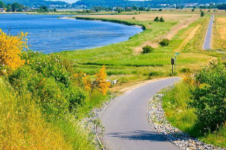 Der Nordsee-Radweg ist über 6.000 Kilometer lang und führt durch acht Länder. 900 Kilometer verlaufen entlang der Nordseeküs...