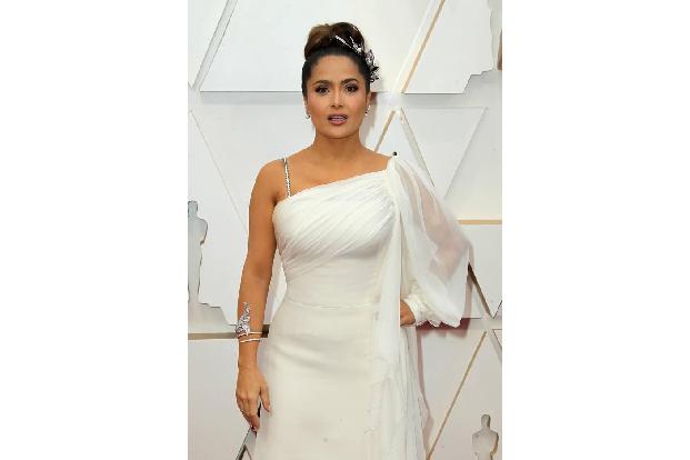 So wie Salma Hayek, dessen Foto mit Stiefsohn Augustin von dessen Mutter Linda Evangelista mit einem Herzchen online markier...