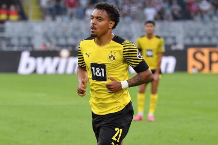 Enttäuschte bei seinem Startelf-Debüt für den BVB! Traf Lienhart im Gesicht und sah dafür früh die Gelbe Karte (19.). Der 30...