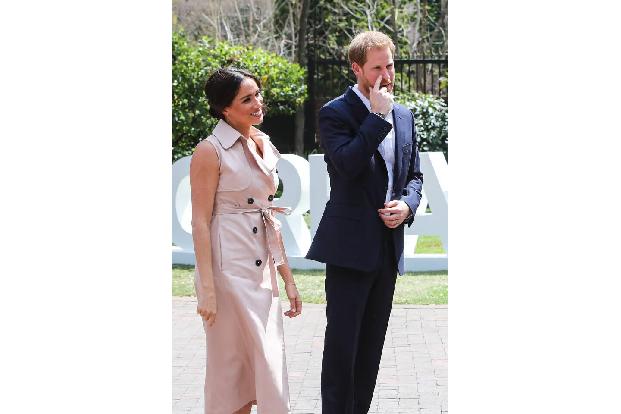 Zunächst hielt das Paar seine Liebe geheim, Prinz Harry besuchte seine Freundin in dieser Zeit mehrfach an ihrem Wohn- und A...