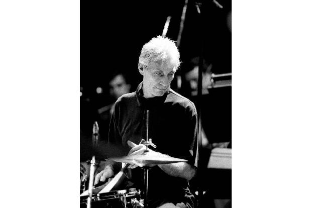Charlie Watts war fast 60 Jahre lang die Rhythmus-Maschine der Rolling Stones, schrieb wie kaum ein anderer Musikgeschichte....