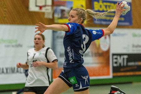 Anika Bissel SG H2Ku Herrenberg 03 im Angriff _ SG H2Ku Her...