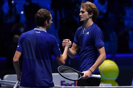 Mit seinem Triumph bei den ATP Finals hat Alexander Zverev den Rückstand auf die Spitze der Tennis-Weltrangliste verkürz. Wi...