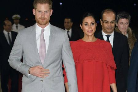 Anders als andere königliche Familienmitglieder zeigen sich Prinz Harry und seine Meghan oft öffentlich Hand in Hand - wie h...