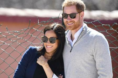 Und es geht sogar noch vertrauter: Dass zwischen diese beiden kein Blatt passt, zeigten sie bei einem weiteren Termin in ein...