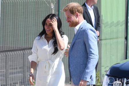 Am letzten Tag ihrer Afrika-Reise trafen die Royals junge Unternehmer in Johannesburg. Sichtlich gelöst präsentierten sie si...