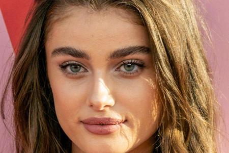 Für Taylor Hill (25) läuten demnächst die Hochzeitsglocken. Das 