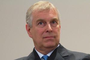 Prinz Andrew droht weiter ein Prozess.