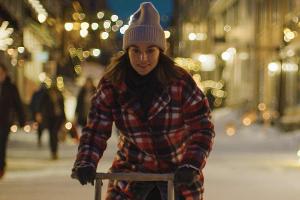 Johanne setzt in der Netflix-Serie "Weihnachten zu Hause" auf den Kuschelfaktor.