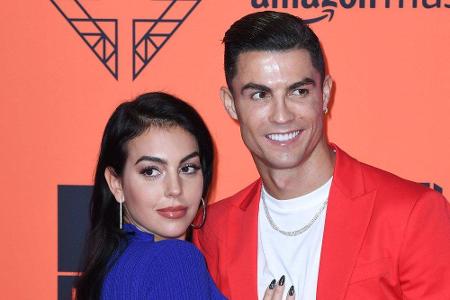 Vierfach-Vater Cristiano Ronaldo (36) arbeitet fleißig an seiner hauseigenen Fußballmannschaft: Wie er auf seinem offizielle...