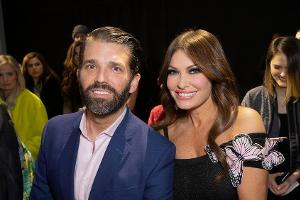 Donald Trump Jr. und Kimberly Guilfoyle bei einem Auftritt in New York.