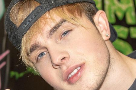 Im Kostüm des Wuschels war Teeniestar und Sänger Mike Singer in Staffel zwei versteckt. Er war der erste Kandidat, der seine...